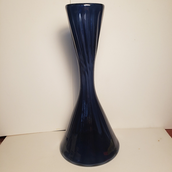 Hand Blown Ink Blue Hourglass Swirl Glass Vase Signed - Picture 1 of 12